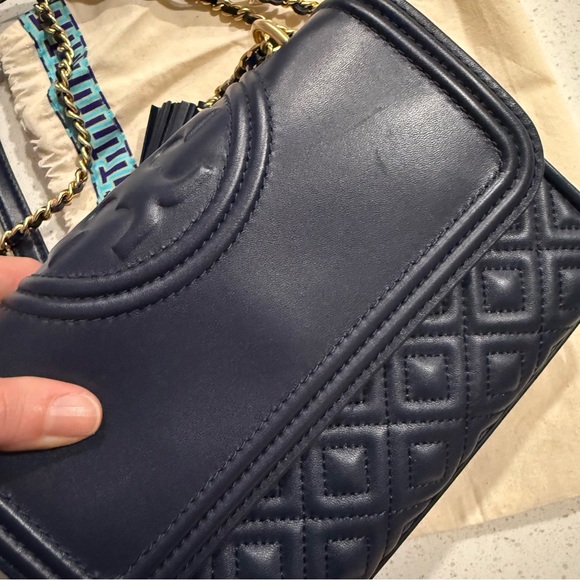 Tory Burch Fleming Quilted Shoulder Bag - Picture 11 of 12